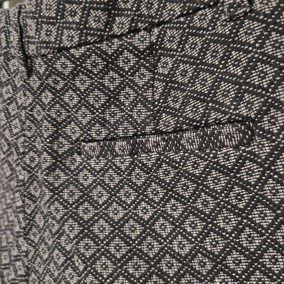 Banana Republic Pattern Shorts - Picture 5 of 8